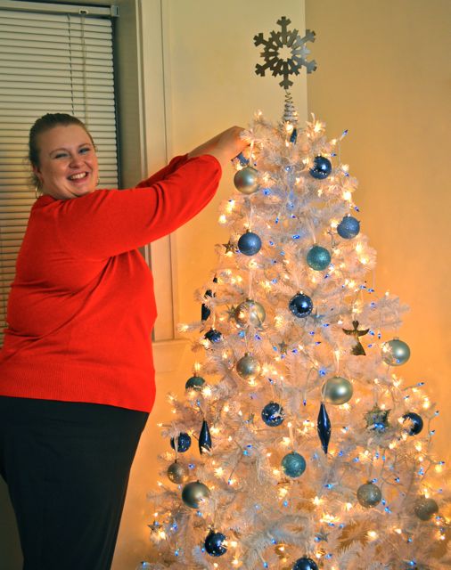 blue and white theme lindsey wilson college womens area coordinator heather davis decorated the christmas tree in apartment in a blue and white - How To Decorate A White Christmas Tree In Blue blue and white theme lindsey wilson college womens area coordinator heather davis decorated the christmas tree in apartment in a blue and white - How To Decorate A White Christmas Tree In Blue